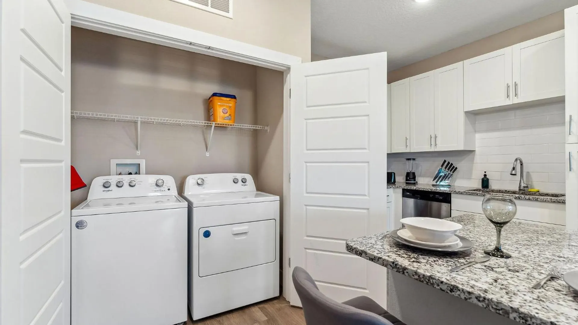 Private Full King-Size Bed Haven, Resort Pool, & Great Pool Orlando